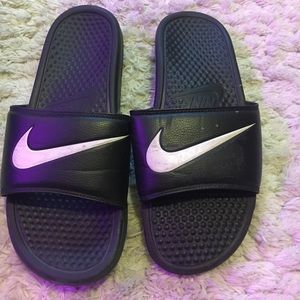 black nike slides